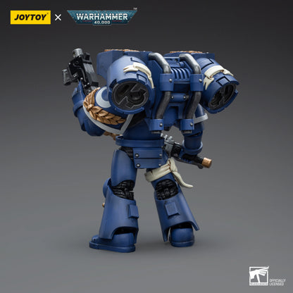 Ultramarines Vanguard Veteran with Chainsword and Bolt Pistol